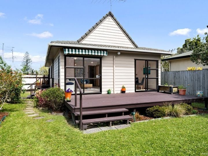 2/13 Ocean View Road, Hillcrest, Auckland - Carousel 2