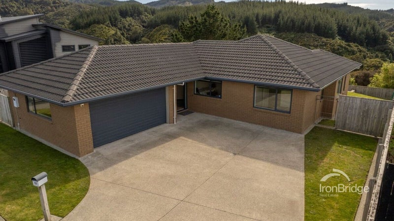 13 Percy Kinsman Crescent, Riverstone Terraces, Upper Hutt - Carousel 17