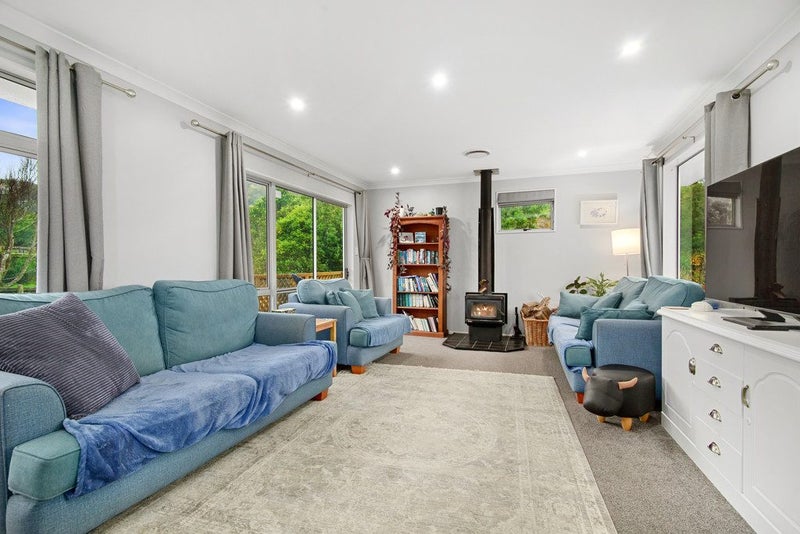 202 Dowse Drive, Maungaraki, Lower Hutt - Carousel 1