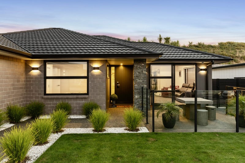 89 Queen Charlotte Drive, Aotea, Porirua - Carousel 2