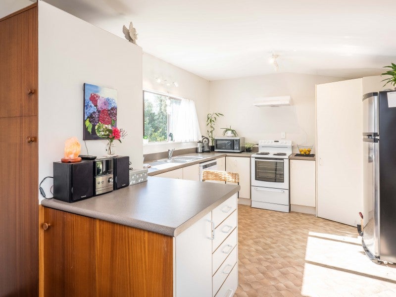 3 Tainui Street, Raumati Beach, Paraparaumu - Carousel 2