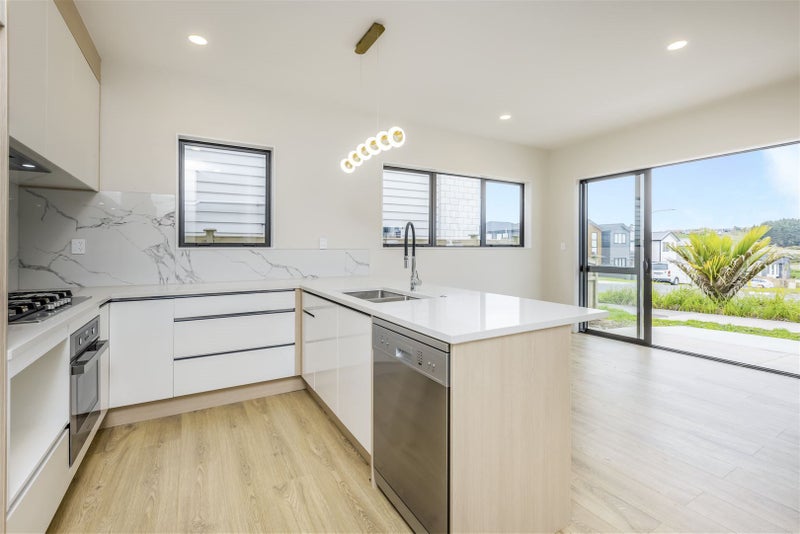 11A Ascent Street, Flat Bush, Auckland - Carousel 2