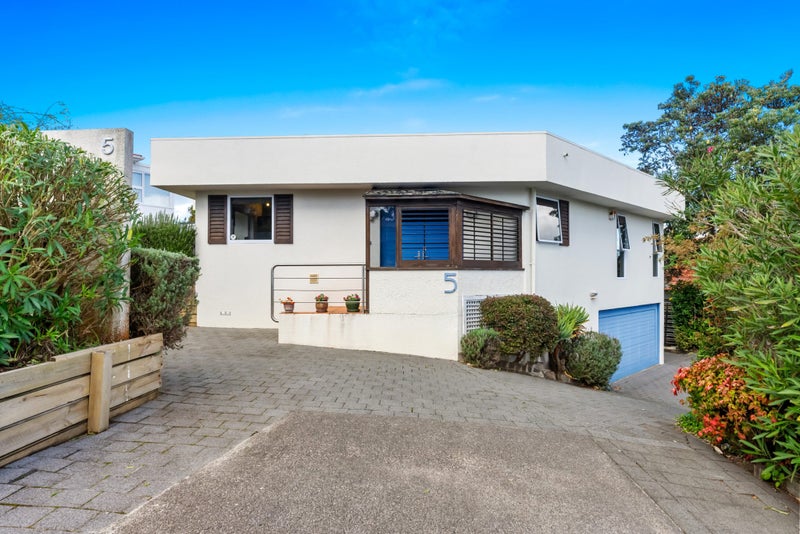 1/5 Seaview Road, Castor Bay, Auckland - Carousel 2