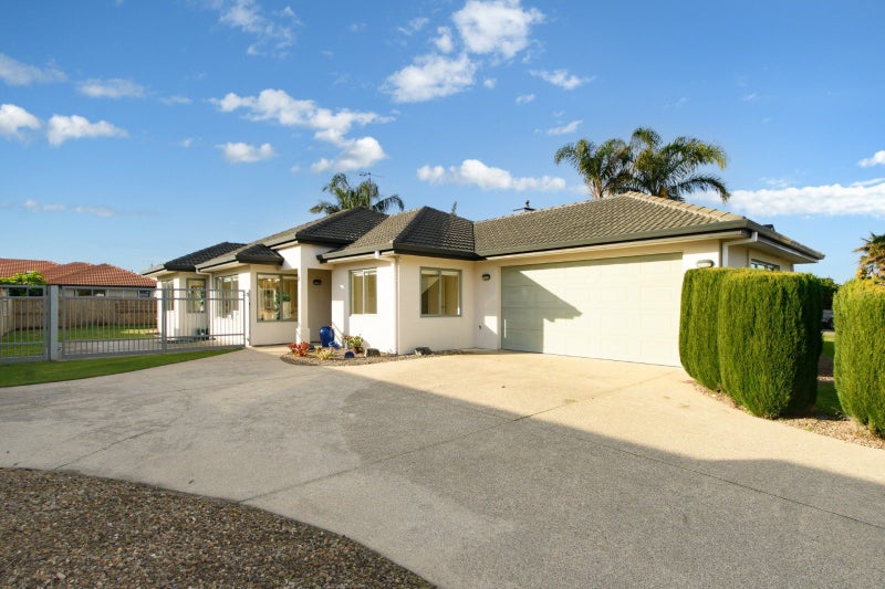 17 Kahira Crescent, Papamoa Beach, Papamoa - Carousel 1