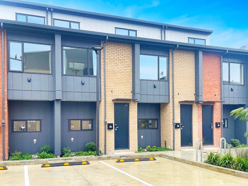 39 Parkwood Avenue, Westgate, Auckland - Carousel 2