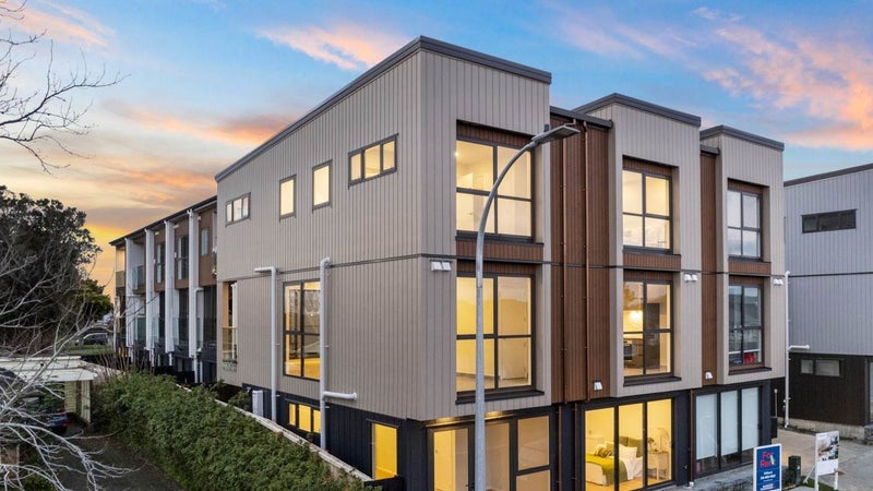 6/14 Williamson Avenue, Belmont, Auckland - Carousel 1