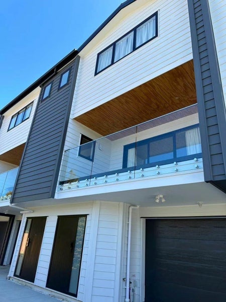 113A Sycamore Drive, Sunnynook, Auckland - Carousel 1