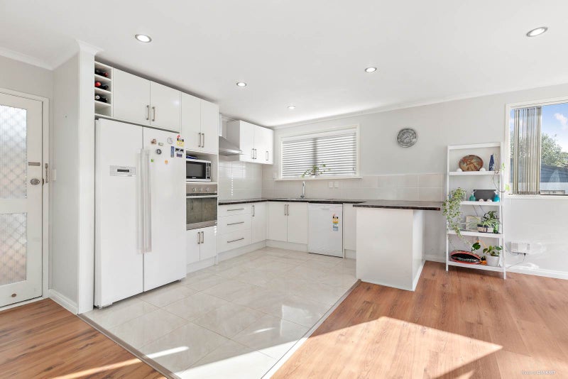 14 Sandiacre Way, Browns Bay, Auckland - Carousel 2