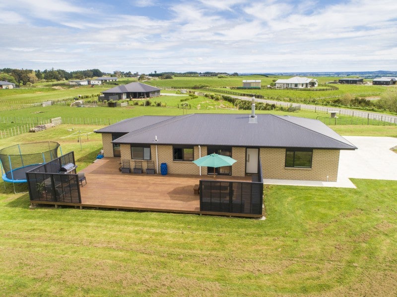 64 View Road, Halcombe, Feilding - Carousel 1