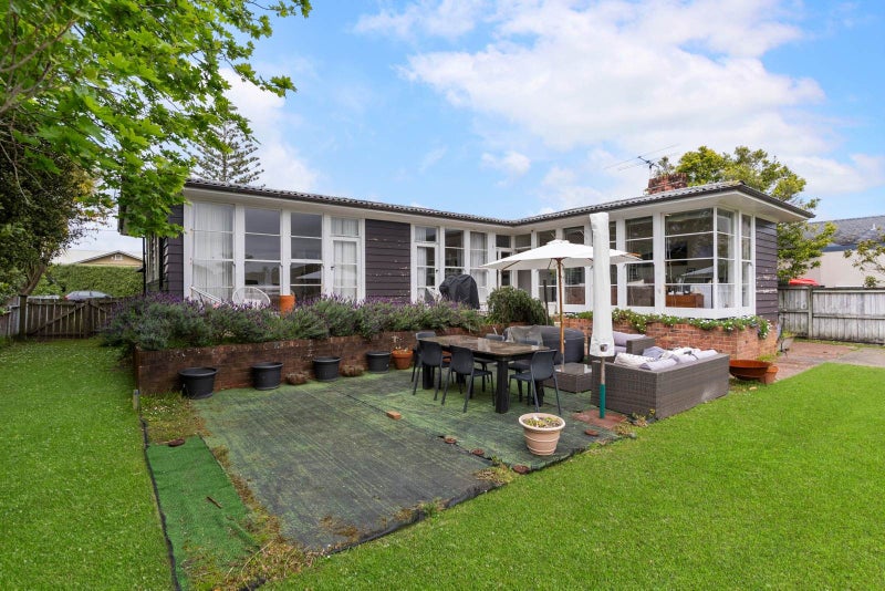 6 Norwood Road, Bayswater, Auckland - Carousel 50