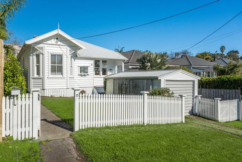 15 Rutland Road, Stanley Point, Auckland - Carousel 1