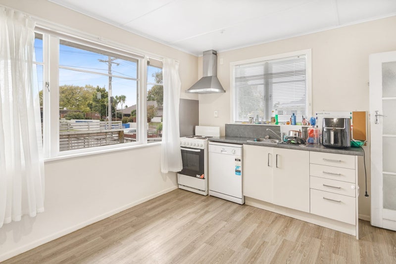 136 Masters Avenue, Silverdale, Hamilton - Carousel 2