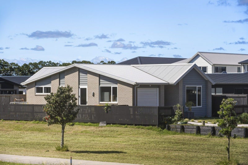 8 Tauhinu Place, Papamoa, Papamoa - Carousel 1