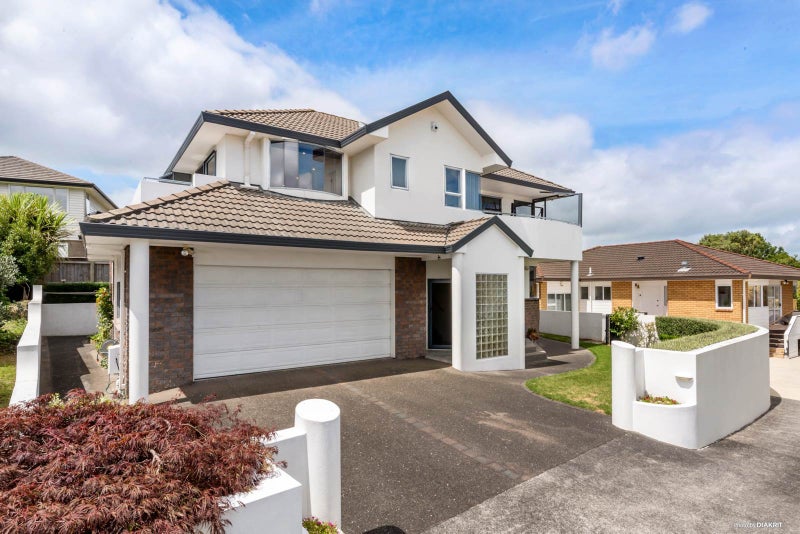 1/22 Santa Monica Place, Goodwood Heights, Auckland - Carousel 1