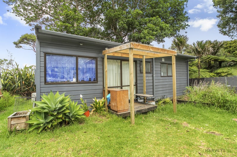8 Kauri Point Road, Laingholm, Auckland - Carousel 13