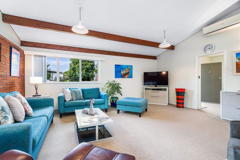 21 Fairway Drive, Kamo, Whangarei - Carousel 1