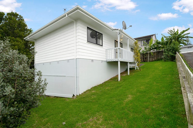 1/64 Solar Road, Glen Eden, Auckland - Carousel 2