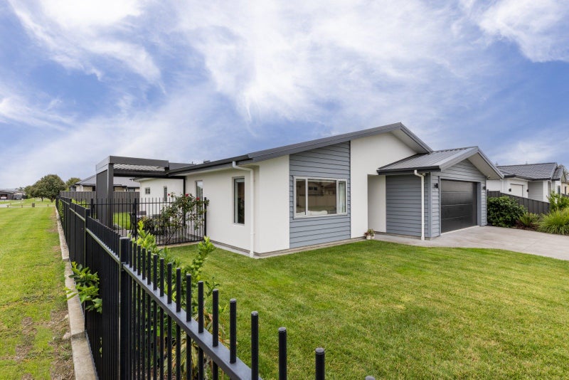 20 Hunter Drive, Awatoto, Napier - Carousel 1