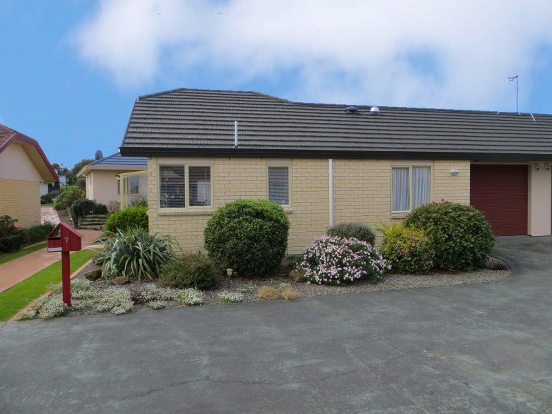 7 Foxtail Fern, Kelvin Grove, Palmerston North - Carousel 1