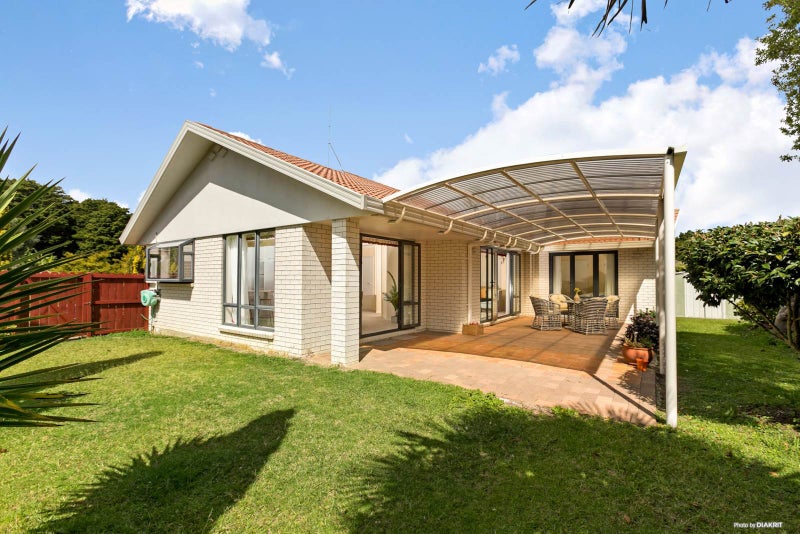 8 Piper Place, Goodwood Heights, Auckland - Carousel 2