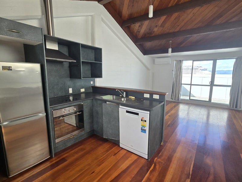 8/220 Thorndon Quay, Pipitea, Wellington - Carousel 1