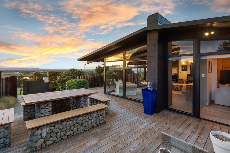 65 Cannon Hill Crescent, Mount Pleasant, Christchurch - Carousel 1