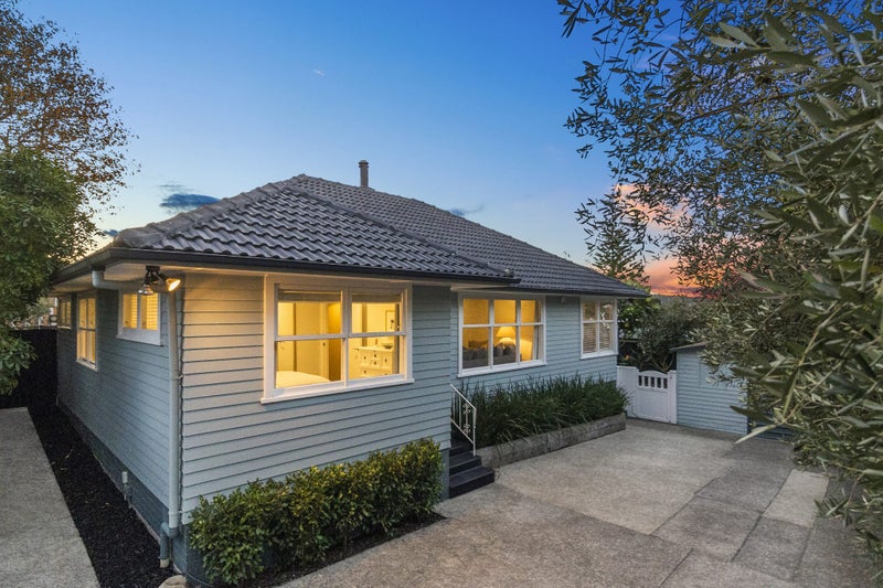 1/54 Fairclough Road, Beach Haven, Auckland - Carousel 1