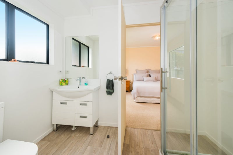 2/4 Morton Avenue, Forrest Hill, Auckland - Carousel 4