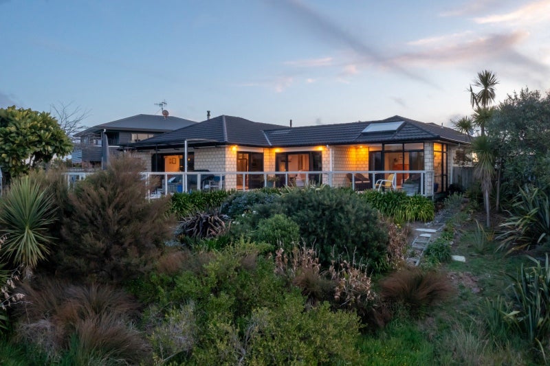 4 Matuku Place, Paraparaumu Beach, Paraparaumu - Carousel 1