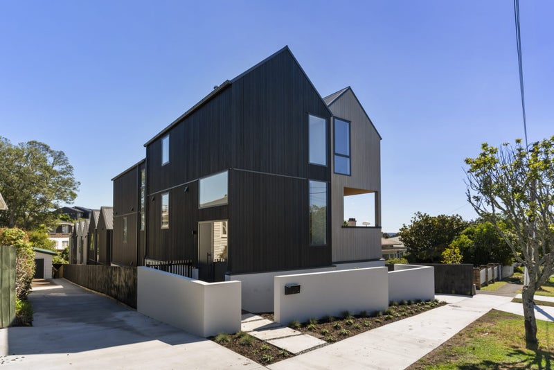 4 Thomas Avenue, Mount Albert, Auckland - Carousel 1