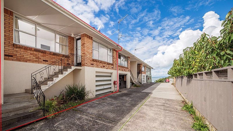 2/16 Beach Road, Castor Bay, Auckland - Carousel 1