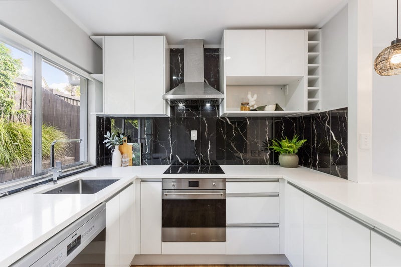 1/17 Emirau Place, Glenfield, Auckland - Carousel 8