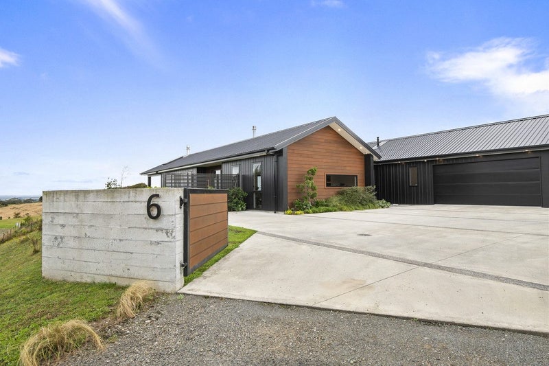 6 Dickins Lane, Palmerston North - Carousel 47