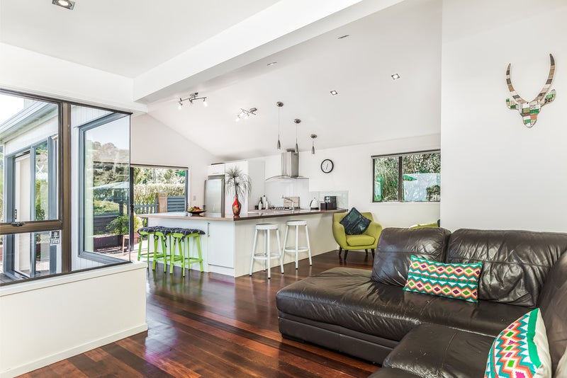 3 Blake Street, Surfdale, Waiheke Island - Carousel 1