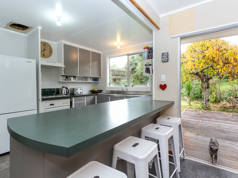 23 Bromley Place, Westown, New Plymouth - Carousel 2