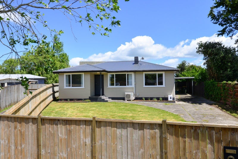 8 Mabian Crescent, Deanwell, Hamilton - Carousel 1