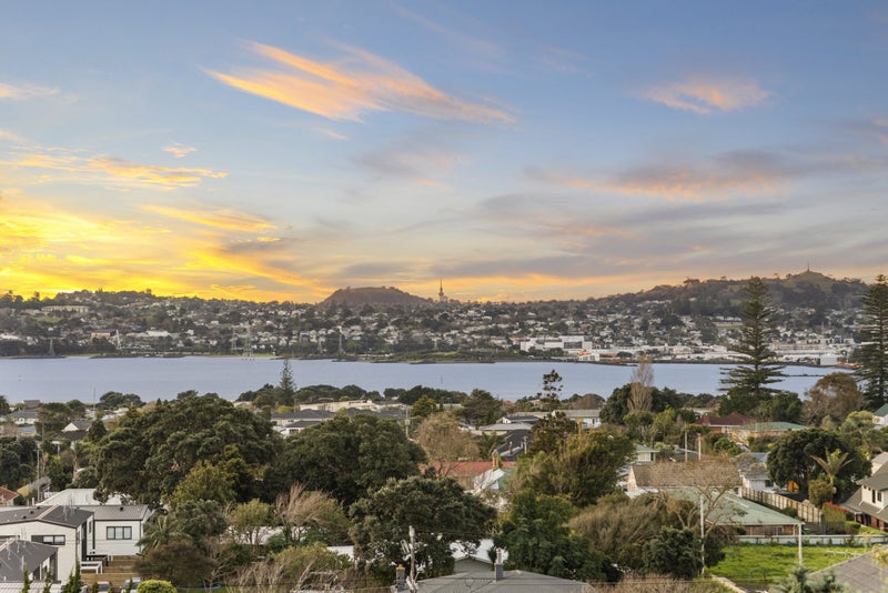 2 Matchett Way, Mangere Bridge, Auckland - Carousel 2