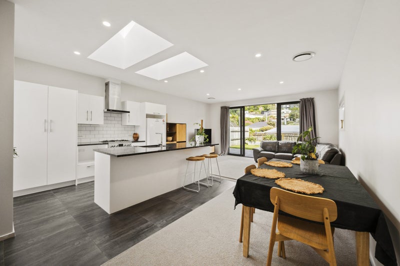 208A Queens Drive, Lyall Bay, Wellington - Carousel 1