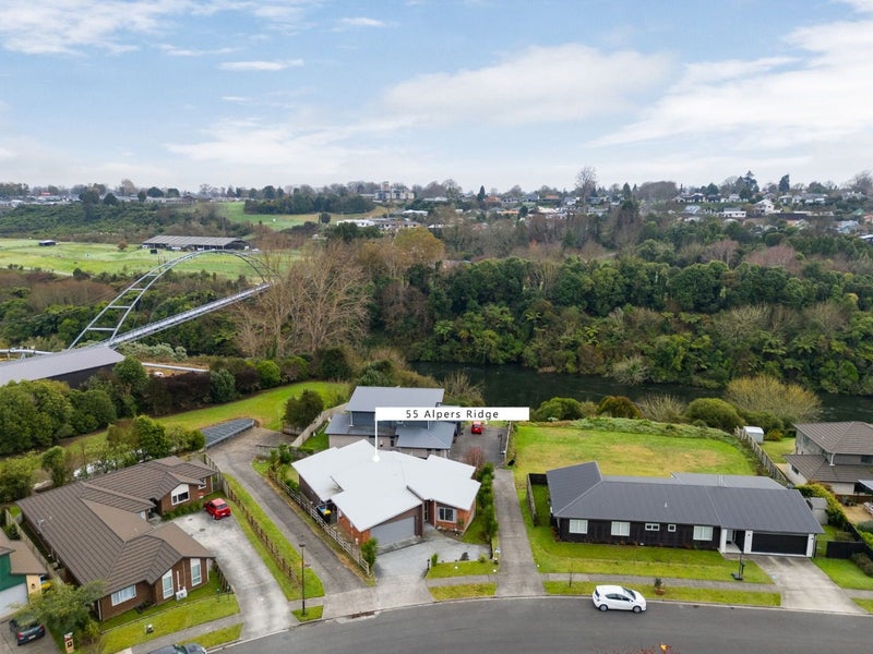 55 Alpers Ridge, Leamington, Cambridge - Carousel 13