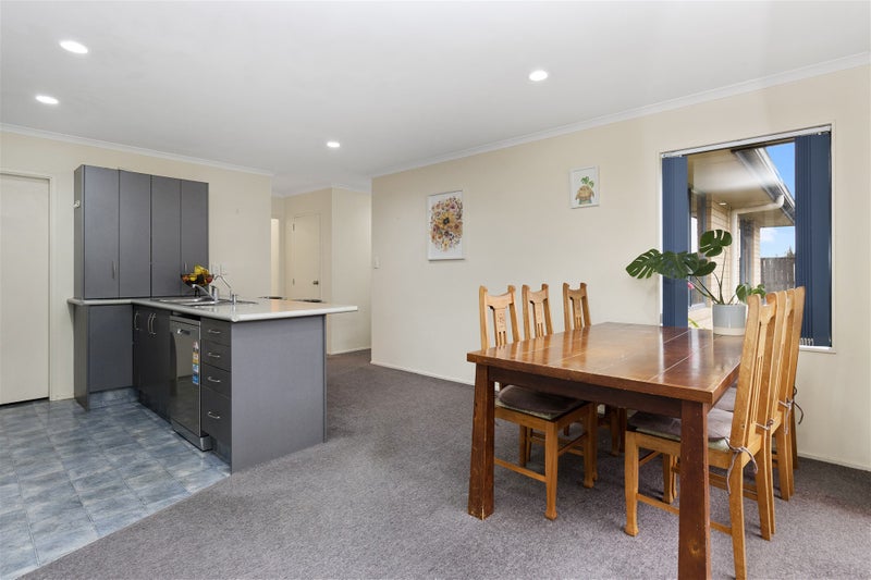 11 Finchley Place, Hamilton East, Hamilton - Carousel 2