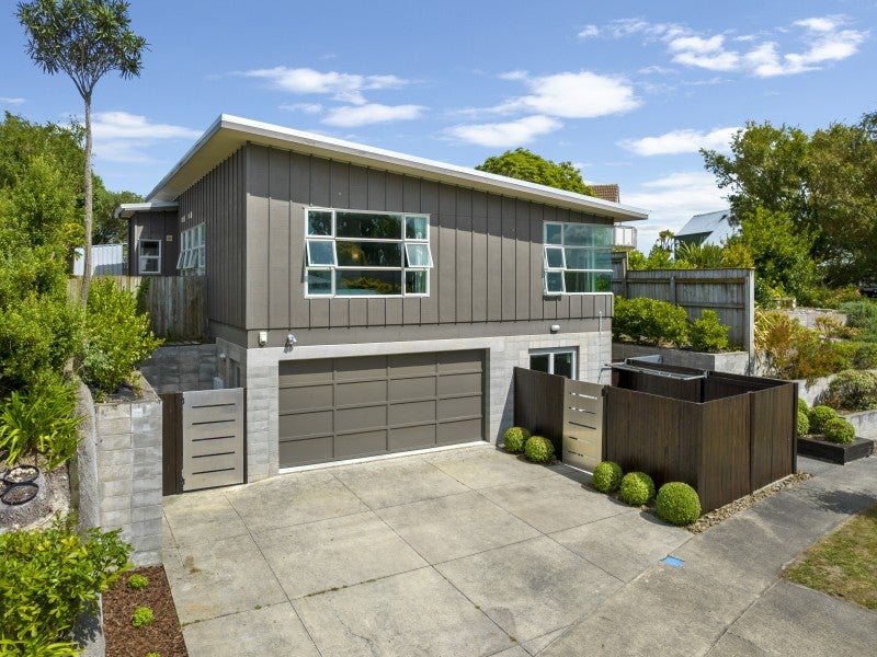 19 Springdale Grove, Fitzherbert, Palmerston North - Carousel 2