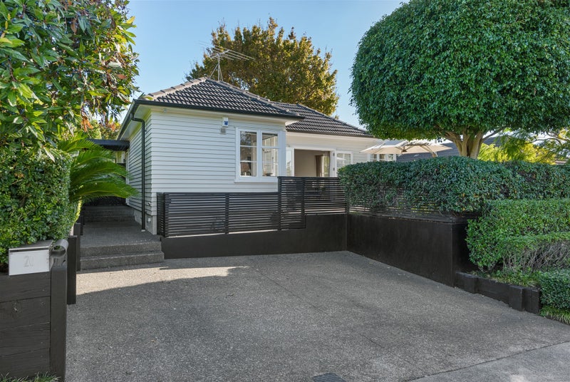 20 Clifton Road, Herne Bay, Auckland - Carousel 1