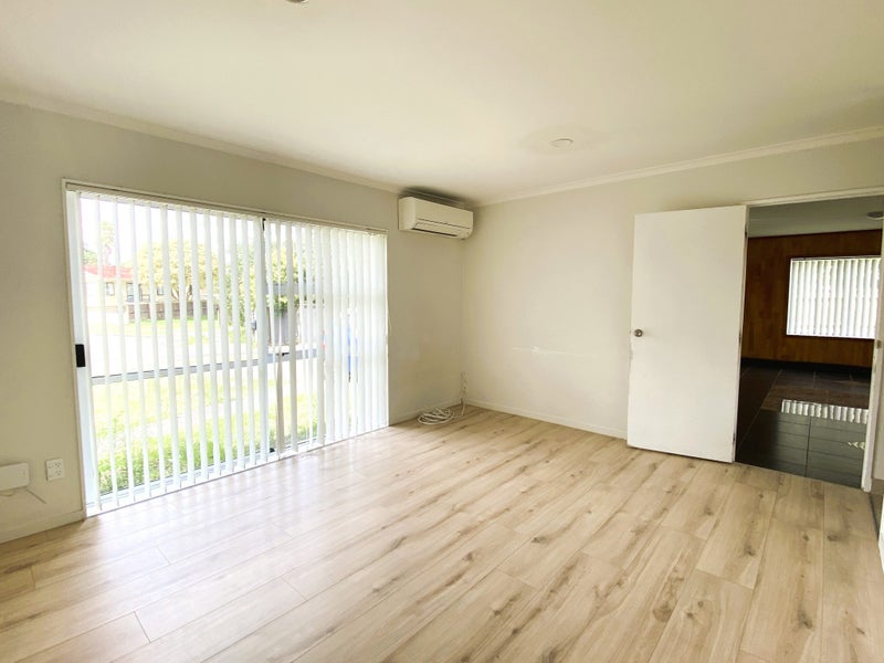 35 Bernina Place, Weymouth, Auckland - Carousel 2