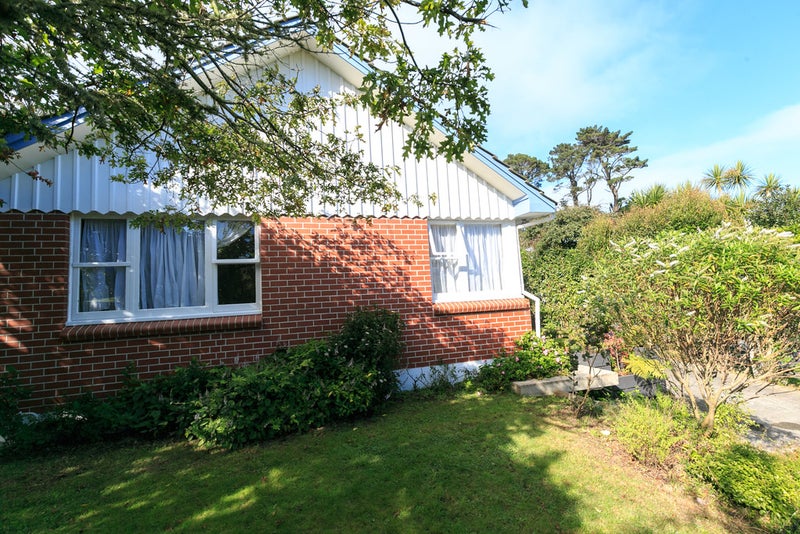 8 Omega Street, Newlands, Wellington - Carousel 2