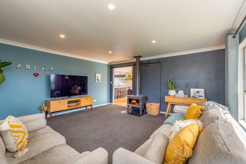 82 Gloaming Hill, Titahi Bay, Porirua - Carousel 2