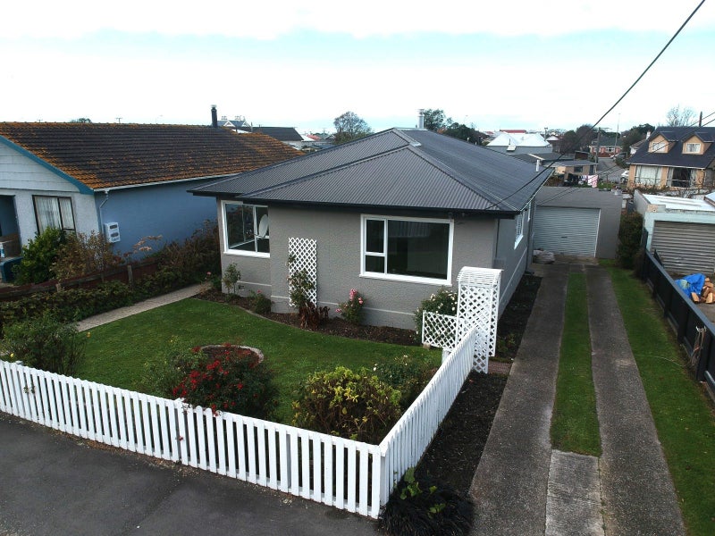 27 Clyde Street, Oamaru North, Oamaru - Carousel 1