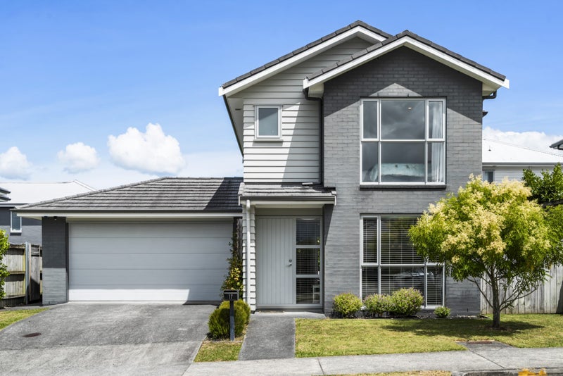 17 William Wallbank Crescent, Swanson, Auckland - Carousel 1