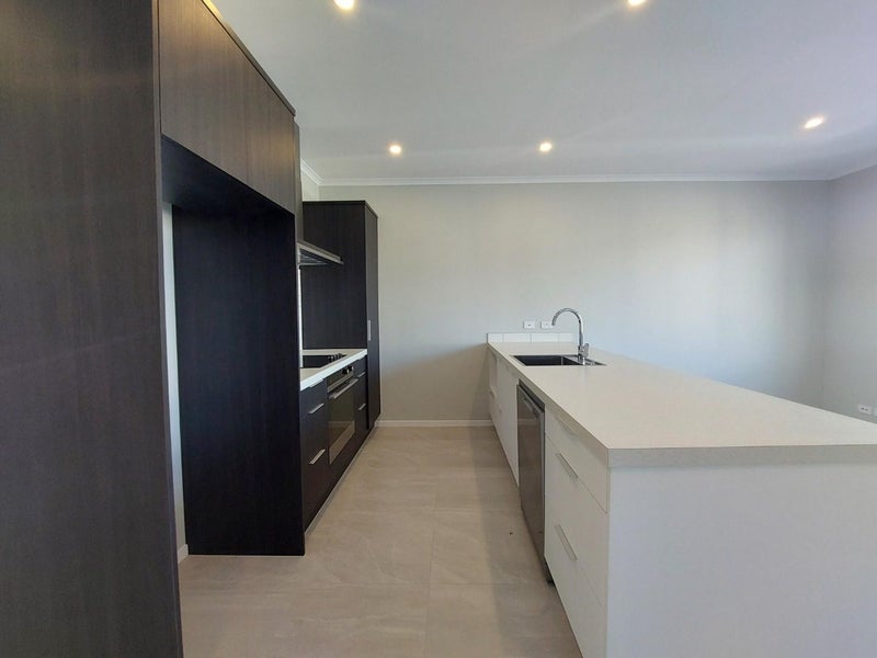 10/4 Matimati Place, Hobsonville, Auckland - Carousel 2