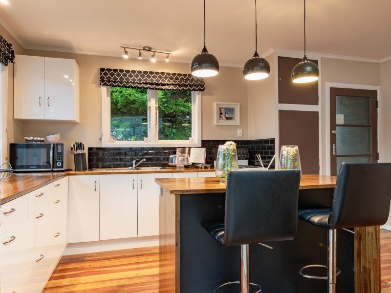 52 Cornwall Crescent, Cannons Creek, Porirua - Carousel 1