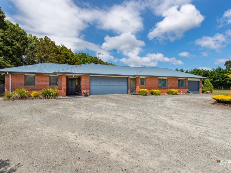 81A Emerald Hill Drive, Birchville, Upper Hutt - Carousel 2